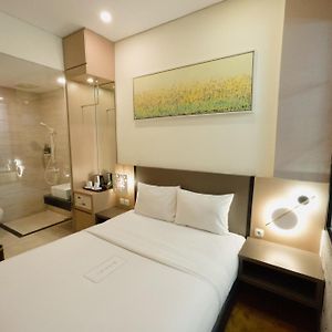 Zimmer mit Kingsize-Bett